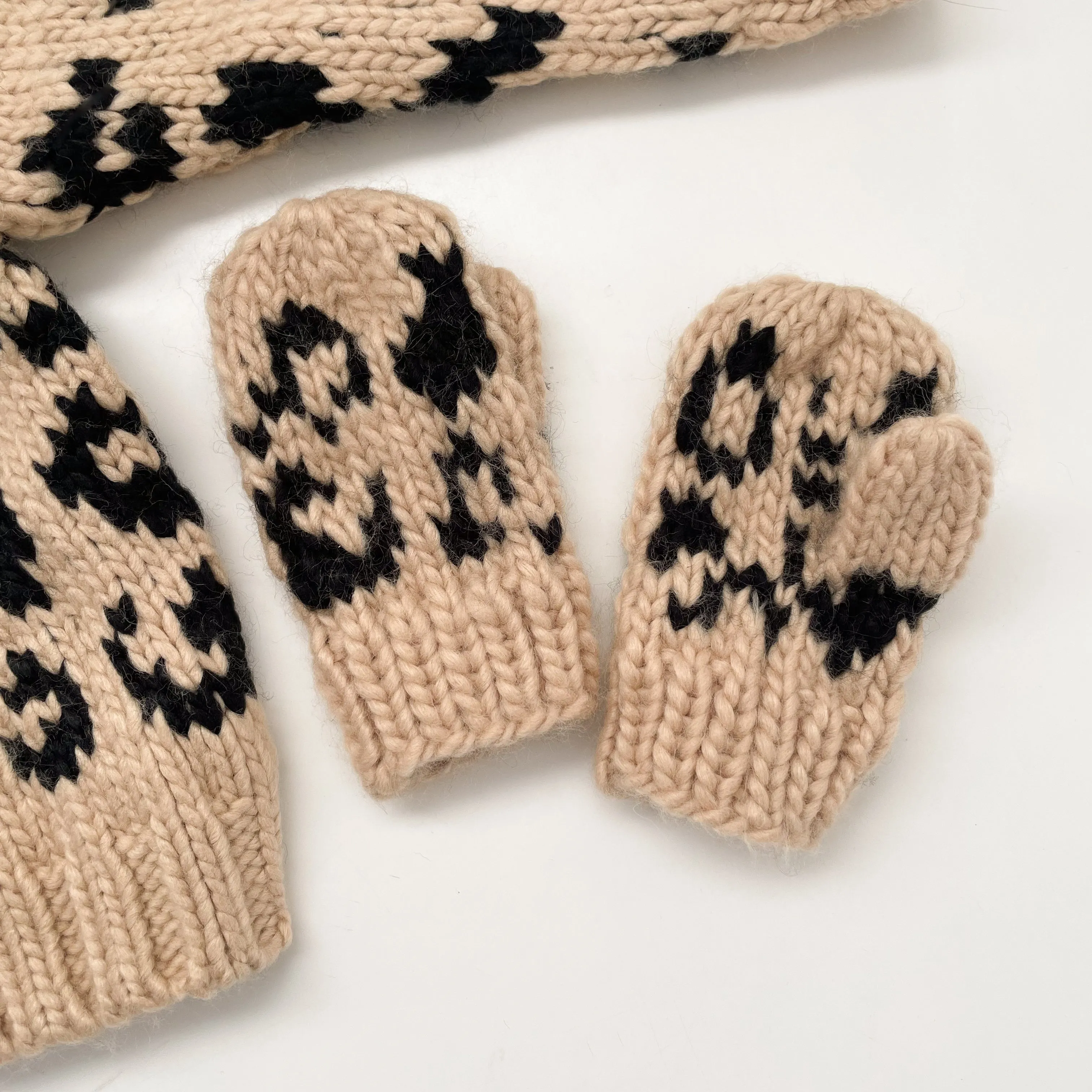 Cheetah Mittens, Latte/Black