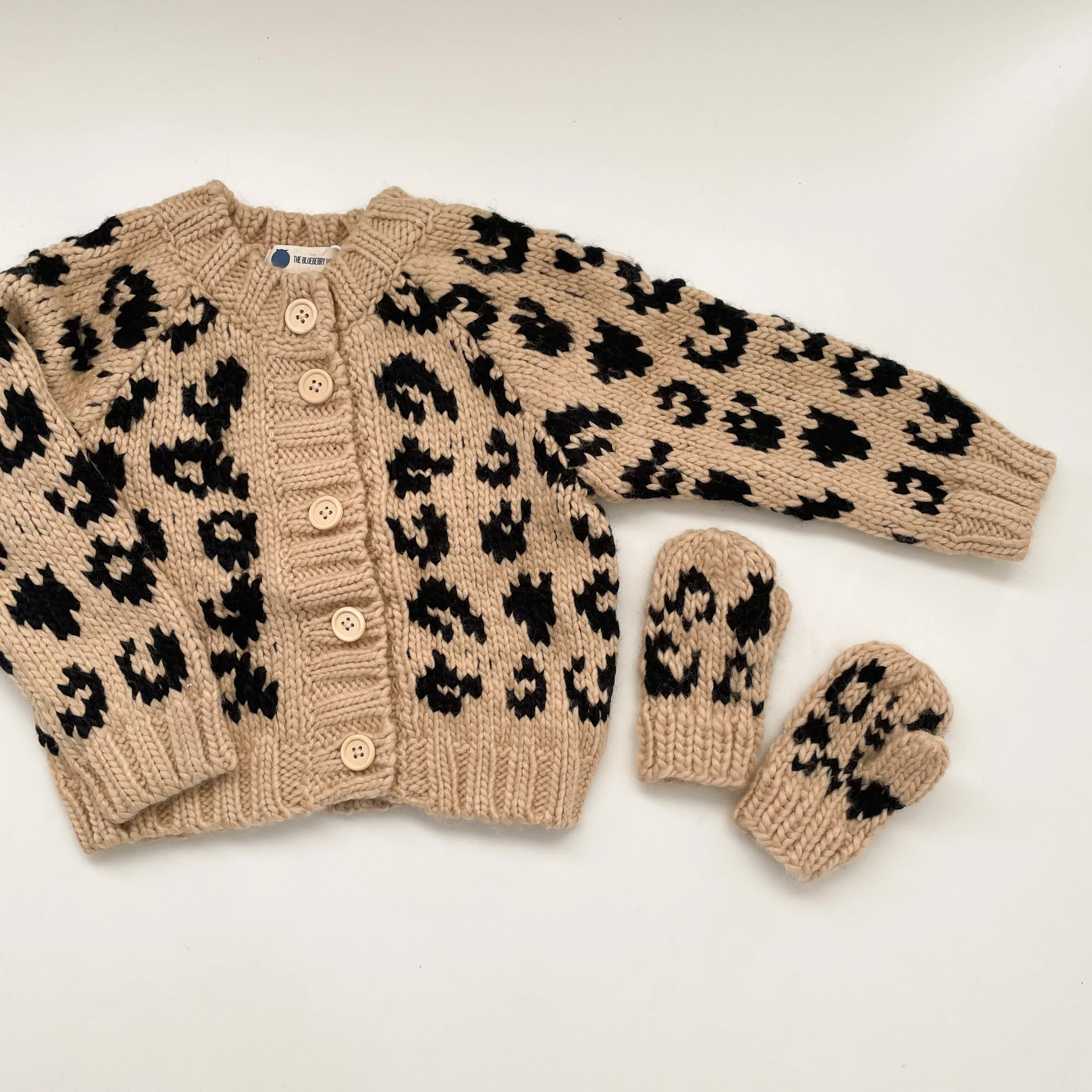 Cheetah Mittens, Latte/Black