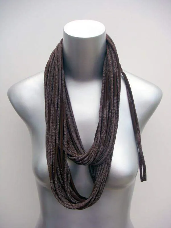 Necklush Infinity Scarf / Brown & Soft White / Unisex