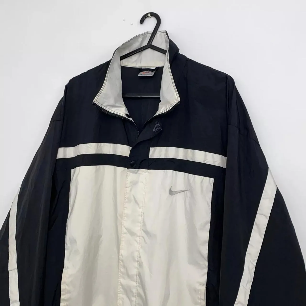 Preowned Vintage Nike Mens Full-Zip Windbreaker Jacket Size L Black White Retro Swoosh Track.