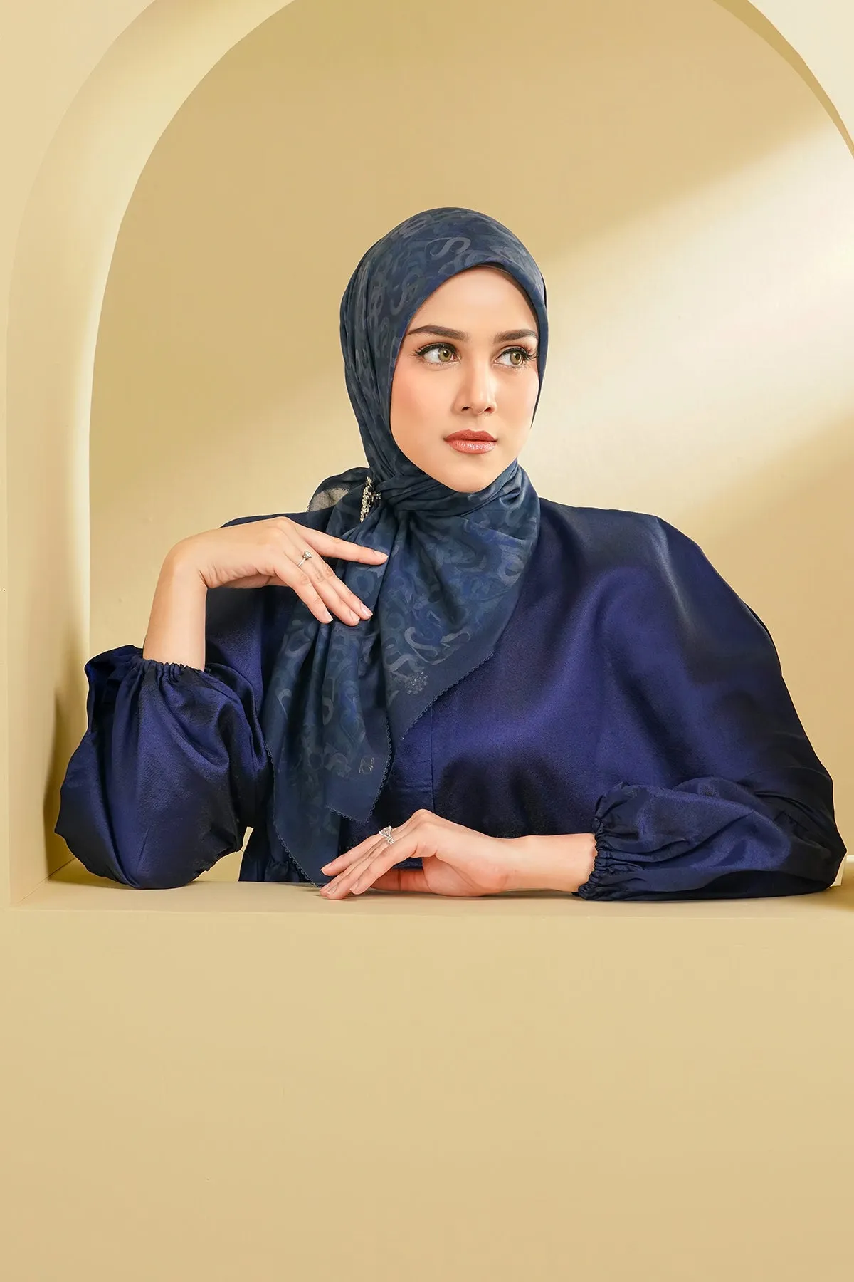 Samla Voile Square - Navy Peony