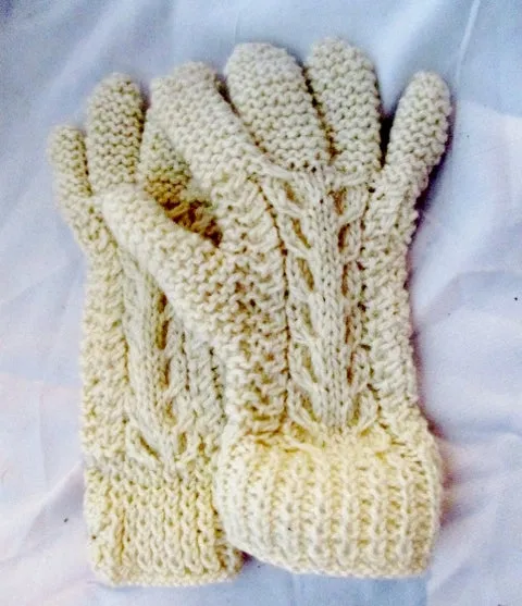 Womens Hand Knit Handmade IRELAND CREME WHITE Glove OS