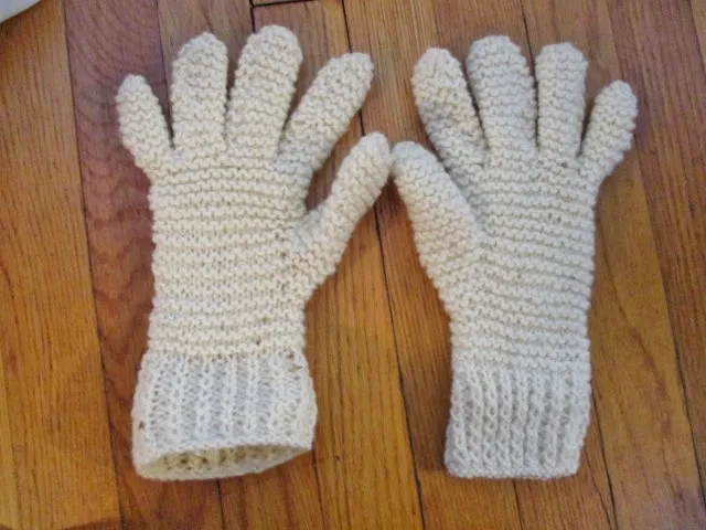 Womens Hand Knit Handmade IRELAND CREME WHITE Glove OS